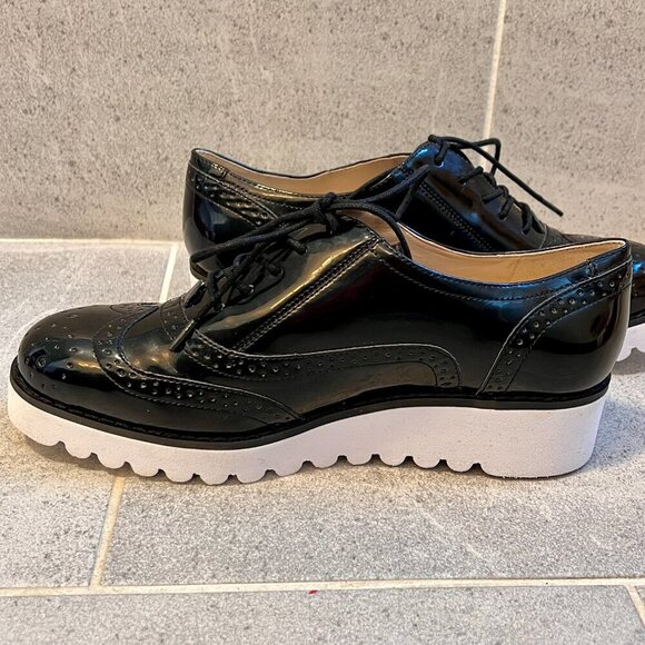 Nine West Woman's Black Patent Brogues with White Rubber Sole Size 7 (NWOT) - Picture 6 of 13